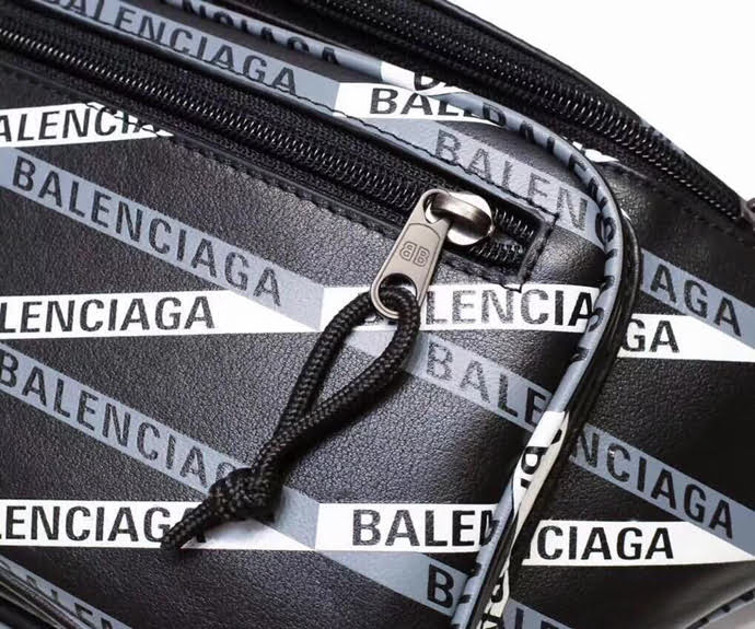 BALENCIAG巴黎世家 塗鴉胸包  BL1710